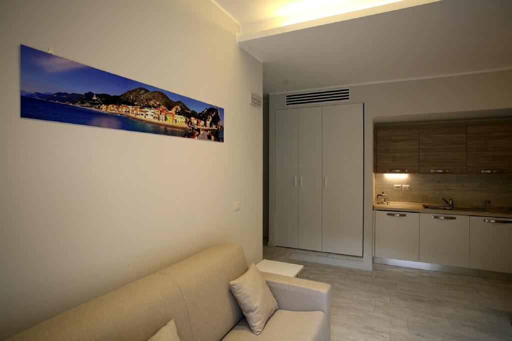 Nina Casa Vacanze Finale Ligure Rum bild